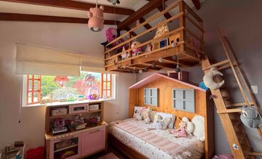 Casa de venta con piscina en Mirasierra