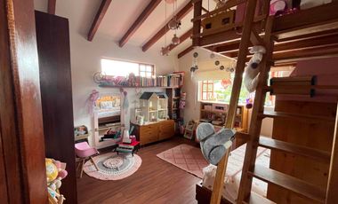 Casa de venta con piscina en Mirasierra