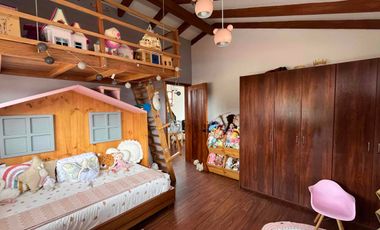 Casa de venta con piscina en Mirasierra