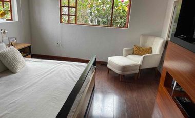 Casa de venta con piscina en Mirasierra