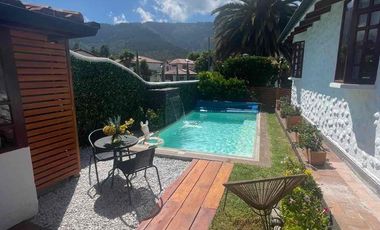 Casa de venta con piscina en Mirasierra