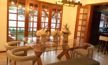 Casa de venta con piscina en Mirasierra