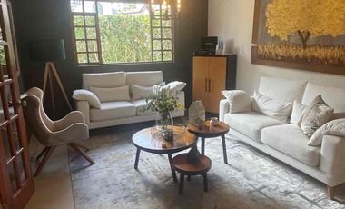 Casa de venta con piscina en Mirasierra