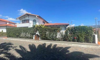 Casa de venta con piscina en Mirasierra