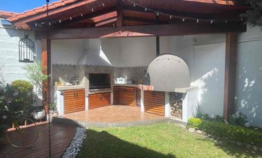 Casa de venta con piscina en Mirasierra