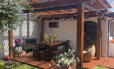 Casa de venta con piscina en Mirasierra