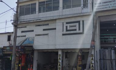 Edificio con locales comerciales en Ecatepec