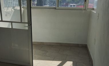 Edificio con locales comerciales en Ecatepec