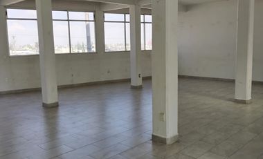 Edificio con locales comerciales en Ecatepec