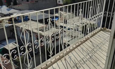 Edificio con locales comerciales en Ecatepec