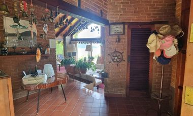 EXCLUSIVA CASA EN VENTA CON ACCESO AL LAGO.