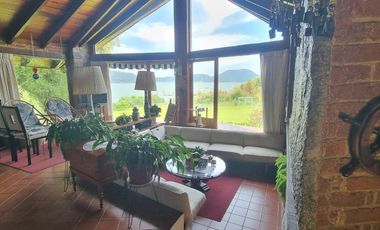 EXCLUSIVA CASA EN VENTA CON ACCESO AL LAGO.