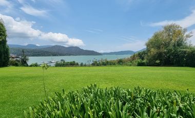 EXCLUSIVA CASA EN VENTA CON ACCESO AL LAGO.