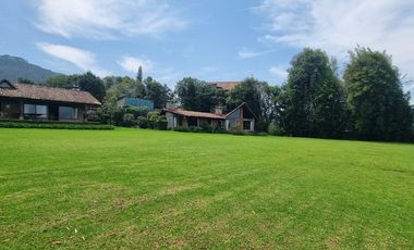 EXCLUSIVA CASA EN VENTA CON ACCESO AL LAGO.