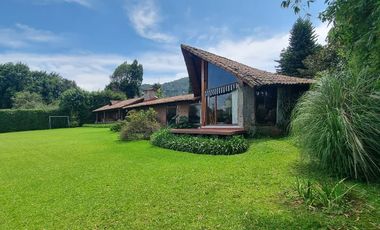 EXCLUSIVA CASA EN VENTA CON ACCESO AL LAGO.