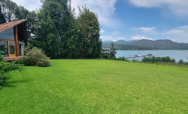 EXCLUSIVA CASA EN VENTA CON ACCESO AL LAGO.