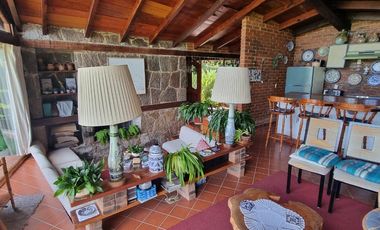 EXCLUSIVA CASA EN VENTA CON ACCESO AL LAGO.