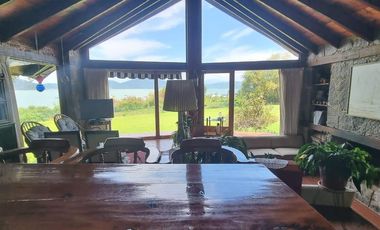 EXCLUSIVA CASA EN VENTA CON ACCESO AL LAGO.
