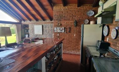 EXCLUSIVA CASA EN VENTA CON ACCESO AL LAGO.