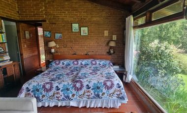 EXCLUSIVA CASA EN VENTA CON ACCESO AL LAGO.