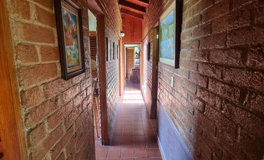 EXCLUSIVA CASA EN VENTA CON ACCESO AL LAGO.