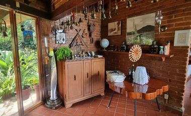 EXCLUSIVA CASA EN VENTA CON ACCESO AL LAGO.