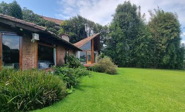 EXCLUSIVA CASA EN VENTA CON ACCESO AL LAGO.