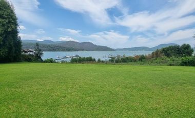 EXCLUSIVA CASA EN VENTA CON ACCESO AL LAGO.