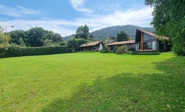 EXCLUSIVA CASA EN VENTA CON ACCESO AL LAGO.