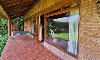 EXCLUSIVA CASA EN VENTA CON ACCESO AL LAGO.