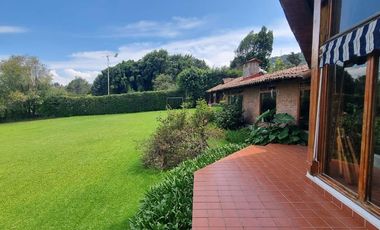 EXCLUSIVA CASA EN VENTA CON ACCESO AL LAGO.