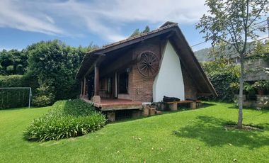 EXCLUSIVA CASA EN VENTA CON ACCESO AL LAGO.