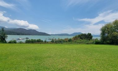 EXCLUSIVA CASA EN VENTA CON ACCESO AL LAGO.