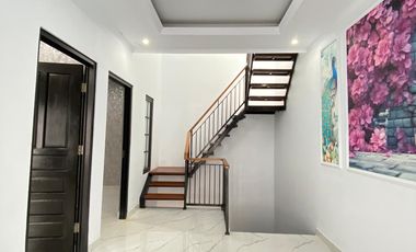 RUMAH SUPER AMAN DAN NYAMAN! 700jt dekat stasiun depok baru