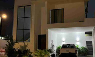 Vendo Casa a Estrenar en Urb. Punta Esmeralda en Vía a la Costa