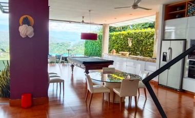 CASA  DE DESCANSO EN CONDOMINIO - ESTRATO 6 - ANAPOIMA