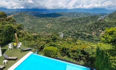 CASA  DE DESCANSO EN CONDOMINIO - ESTRATO 6 - ANAPOIMA