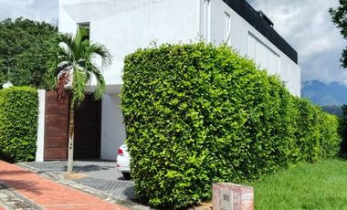 CASA  DE DESCANSO EN CONDOMINIO - ESTRATO 6 - ANAPOIMA