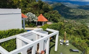 CASA  DE DESCANSO EN CONDOMINIO - ESTRATO 6 - ANAPOIMA