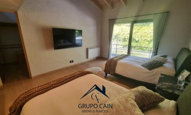 LUJO Y MODERNIDAD,OFRECE ESTA CASA EN VENTA CON ACCESO ALCAMPO DE GOLF