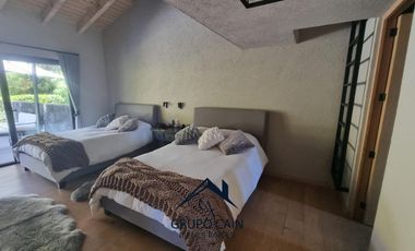 LUJO Y MODERNIDAD,OFRECE ESTA CASA EN VENTA CON ACCESO ALCAMPO DE GOLF