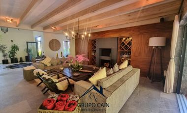 LUJO Y MODERNIDAD,OFRECE ESTA CASA EN VENTA CON ACCESO ALCAMPO DE GOLF