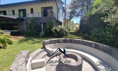 LUJO Y MODERNIDAD,OFRECE ESTA CASA EN VENTA CON ACCESO ALCAMPO DE GOLF