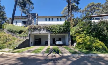 LUJO Y MODERNIDAD,OFRECE ESTA CASA EN VENTA CON ACCESO ALCAMPO DE GOLF