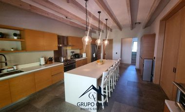 LUJO Y MODERNIDAD,OFRECE ESTA CASA EN VENTA CON ACCESO ALCAMPO DE GOLF