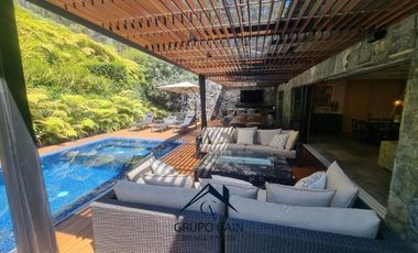 LUJO Y MODERNIDAD,OFRECE ESTA CASA EN VENTA CON ACCESO ALCAMPO DE GOLF