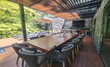 LUJO Y MODERNIDAD,OFRECE ESTA CASA EN VENTA CON ACCESO ALCAMPO DE GOLF