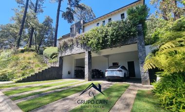 LUJO Y MODERNIDAD,OFRECE ESTA CASA EN VENTA CON ACCESO ALCAMPO DE GOLF