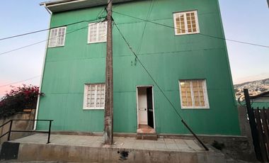 HERMOSA CASA REMODELADA 5 DORMIT CERRO SANTO DOMINGO