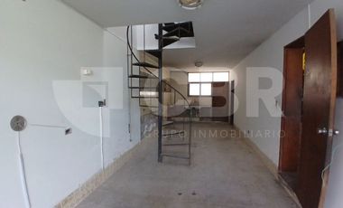 VENTA CASA COMO TERRENO EN SURCO